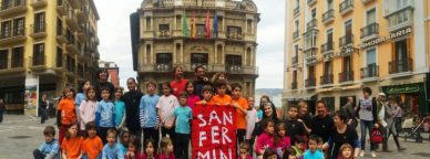 Los alumnos del colegio de Buztintxuri ganadores del Cartel de Sanfermin 2016